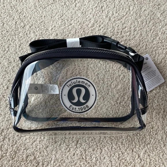 ルルレモン　日本未入荷　Clear Belt Bag 1L Logo ビニール ルルレモン 日本未入荷 Clear Belt Bag 1L Logo ビニール
